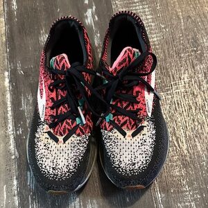 Brooks Bedlam Athletic Shoes - Black, Pink